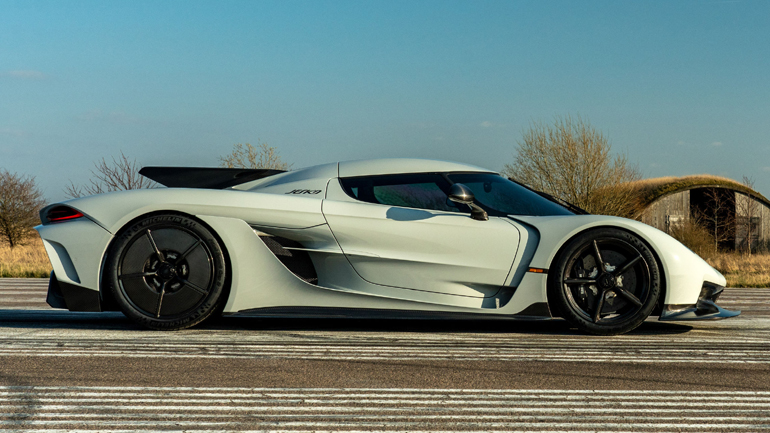 Πάτησε στην άσφαλτο το υπερ-αυτοκίνητο των 1.600 ίππων